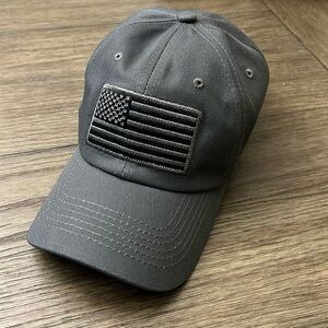 NWOT Unisex Wolf Grey American Flag Adjustable Baseball Hat